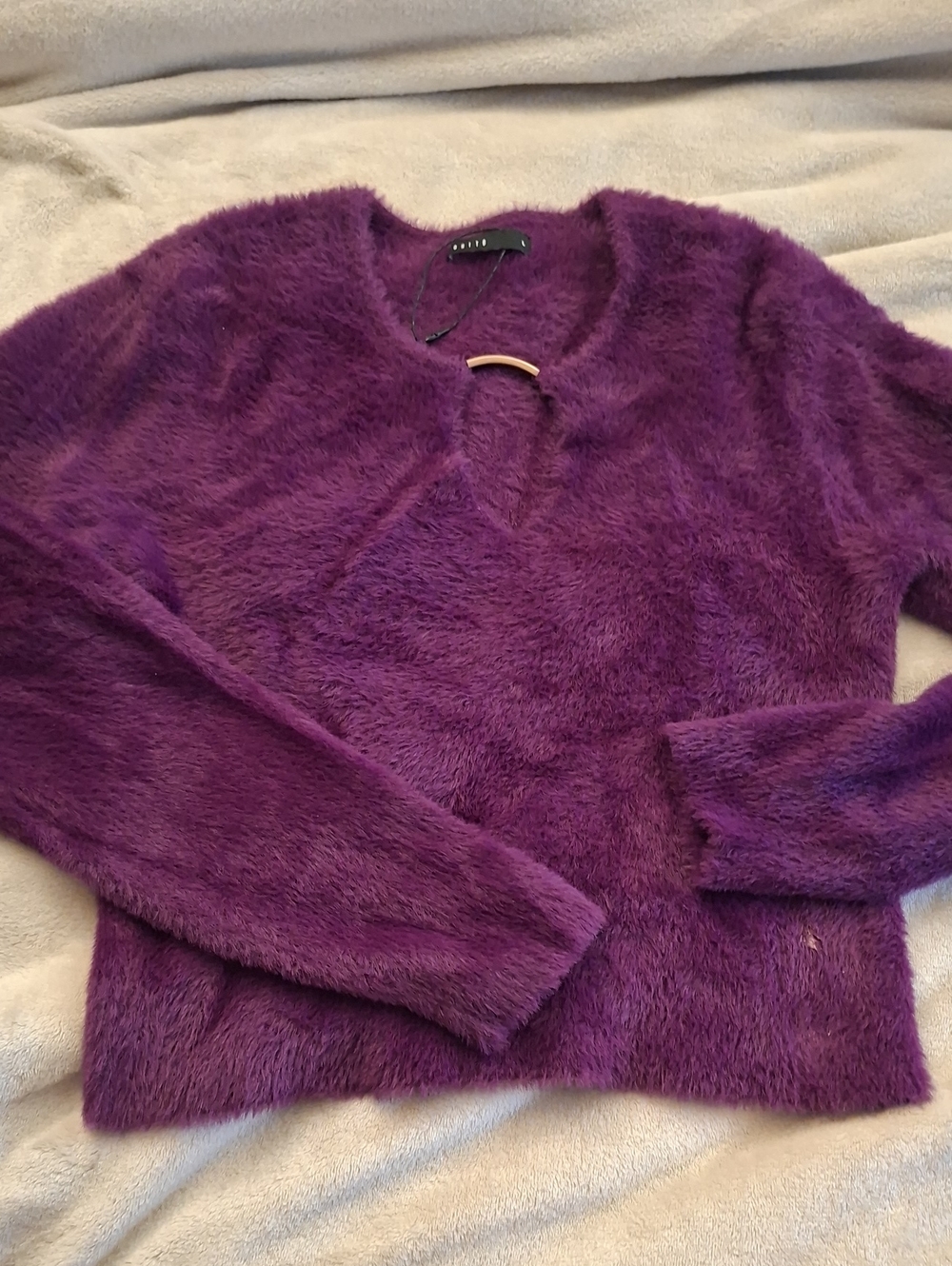 Mohito Cropped Cozy Purple Fuzzy V-Neck Sweater Size L
